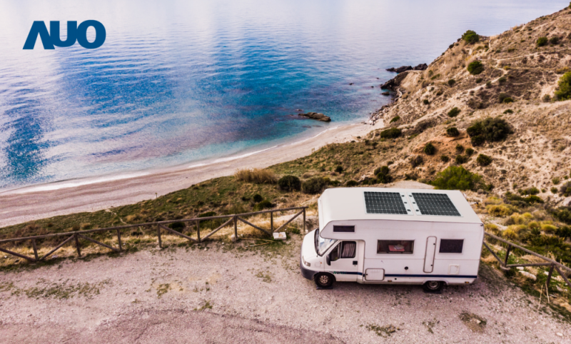 「可撓輕量化太陽光電板SunCurva」使用輕量特殊耐候型複合板取代傳統太陽能板的玻璃前板，不僅降低70%重量，每米平方僅3Kg；具有抗衝擊性能及通過電磁相容性測試，可應用於交通運輸工具，如露營車、遊艇等